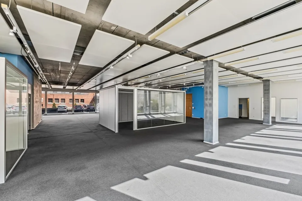 Modern ground floor space in a high-quality office building in Steinhausen
