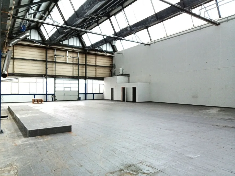 Spazio di stoccaggio 474 m2 al piano terra – Ponte di carico – Vicino all'autostrada