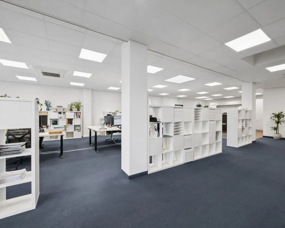 Ausgebaute Bürofläche mit Zugang zum Warenlift