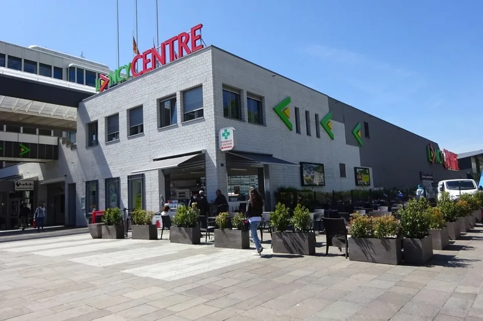 Stabilisciti in un centro commerciale urbano di qualità
