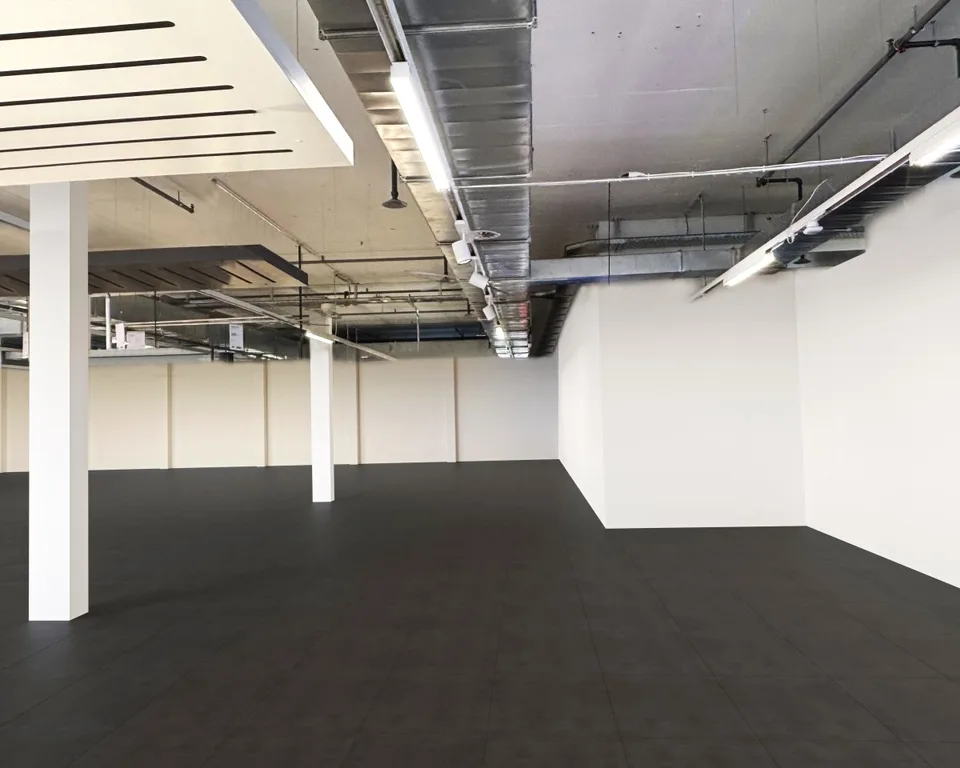 Espaces commerciaux ou de services dans un emplacement de trafic idéal 826 m²