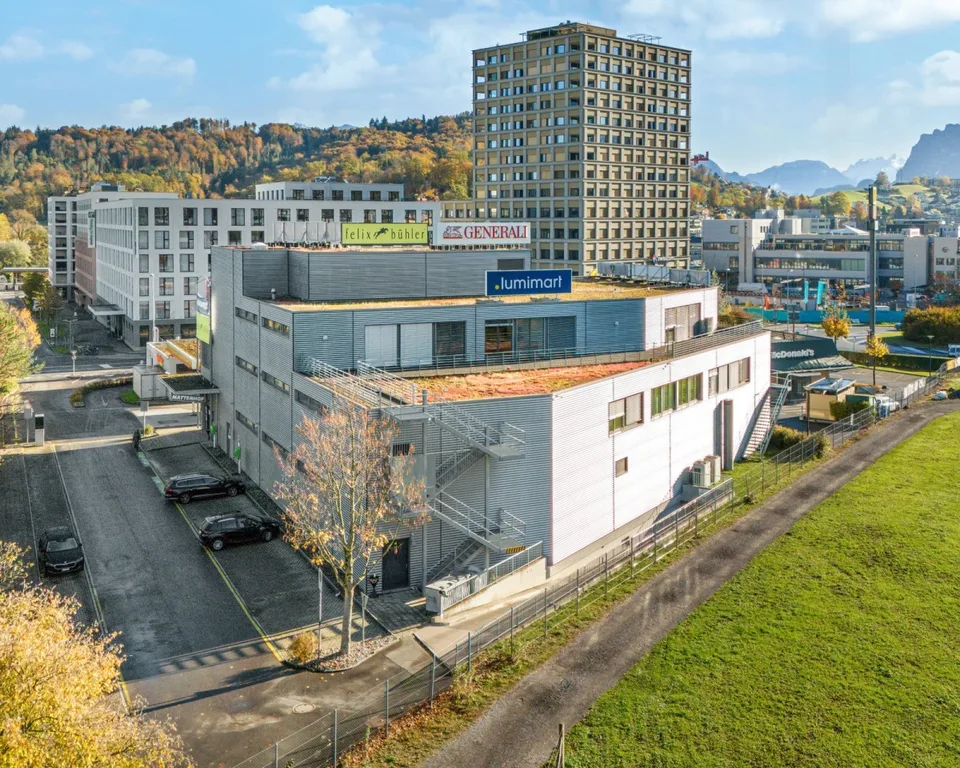 Espaces commerciaux ou de services dans un emplacement de trafic idéal 826 m²