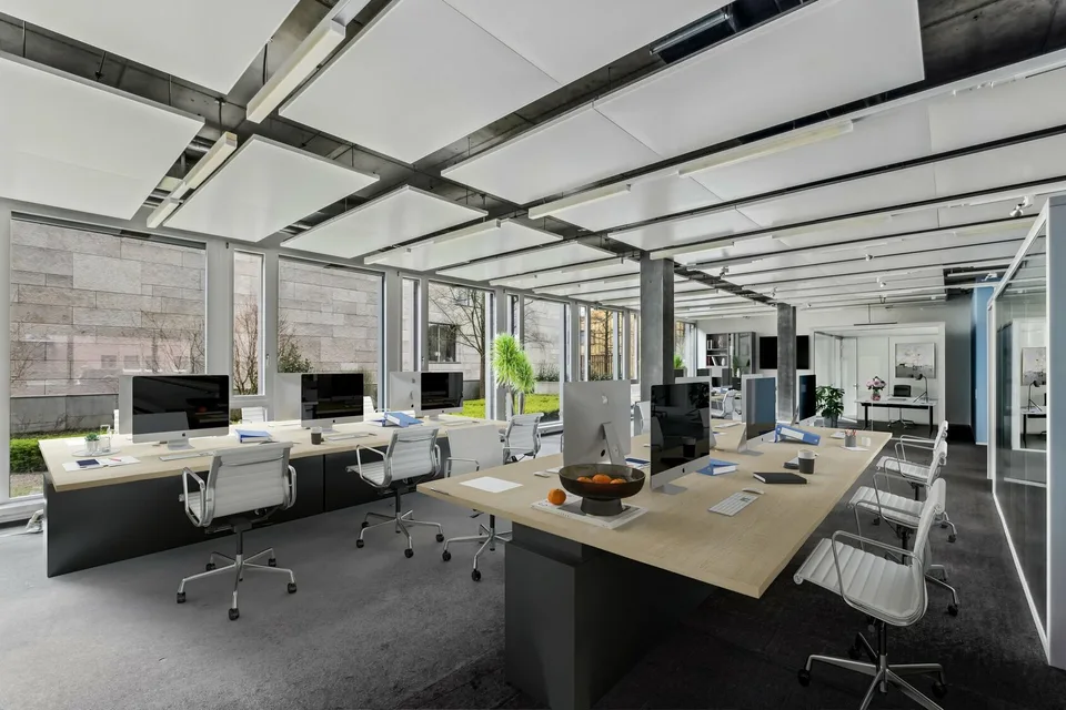 Spazio ufficio moderno e luminoso a Steinhausen - pronto per essere occupato immediatamente