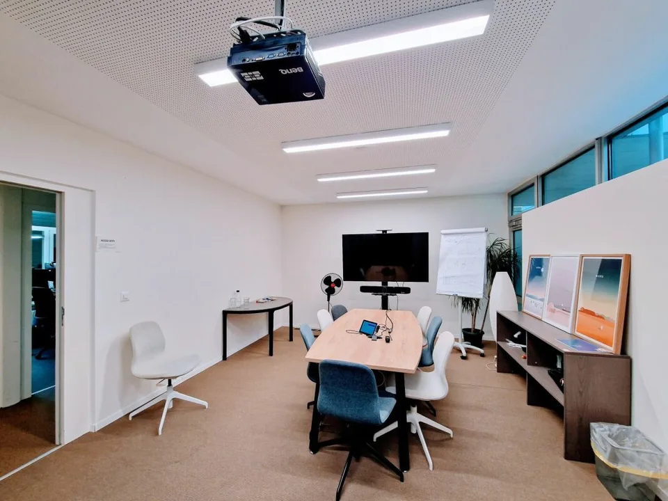 Bureaux clés en main, modernes et lumineux, face au lac.