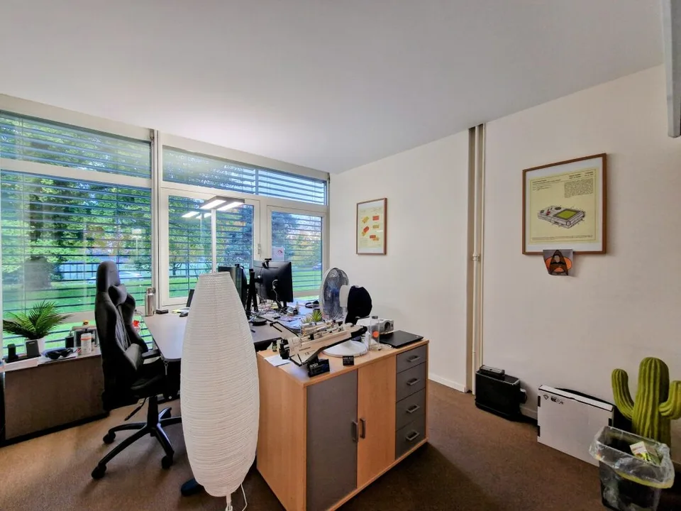 Bureaux clés en main, modernes et lumineux, face au lac.