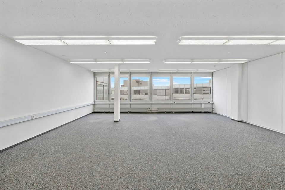 Chic office space high above Glattbrugg!