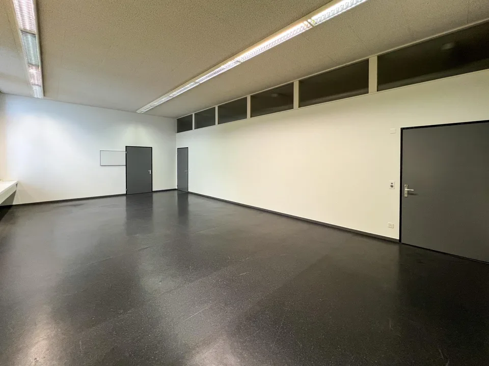 Helles Büro auf dem geschichtsträchtigen Papieri-Areal in BIberist