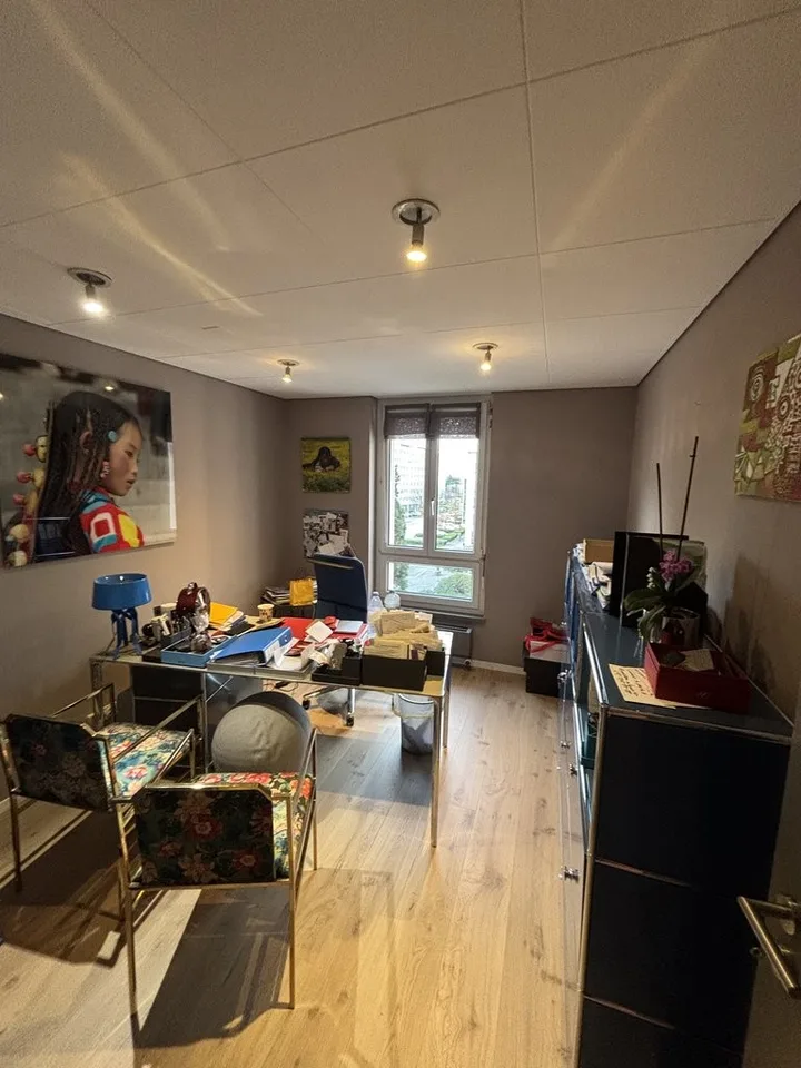 Zu ergreifen! Wunderschöner Büroraum in der Nähe aller Annehmlichkeiten in Nyon!