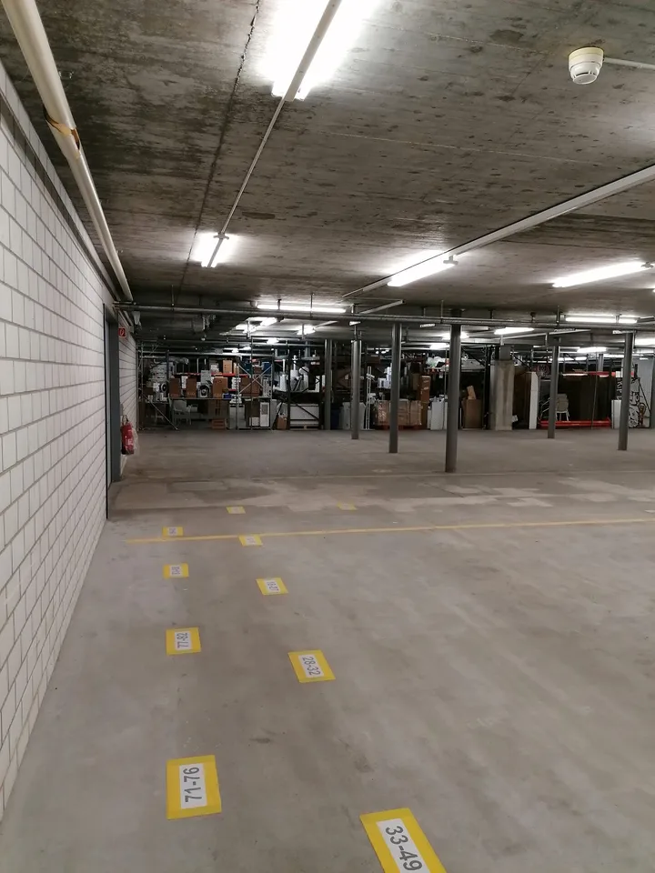 Espace de stockage éclairé à louer au centre de Nidau !