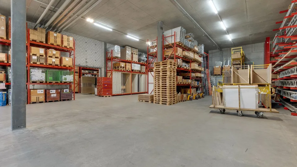 Spazi di Magazzino e Produzione Direttamente sull'A1