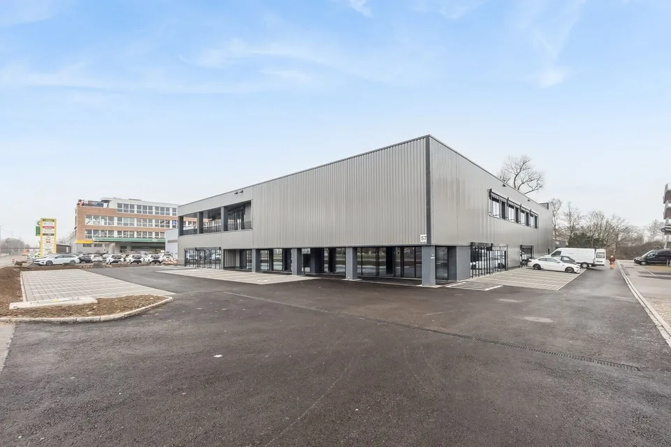 Vielseitige Gewerbefläche im Rohbau an hervorragend erschlossener Lage