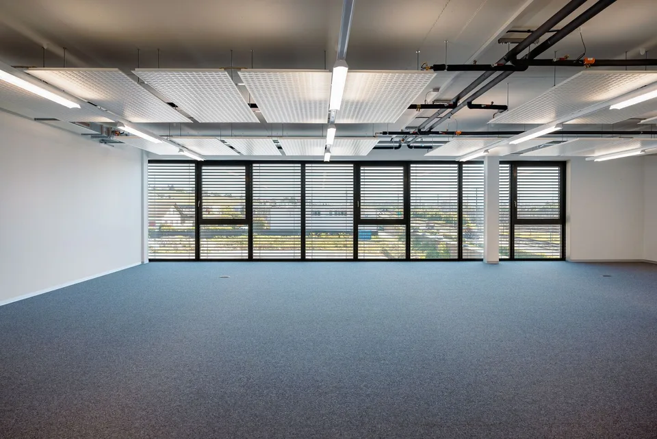 FLEXIBLES MÄRZ – Modernes Büro 97 m² zu vermieten – Lastenaufzug/Aufzug