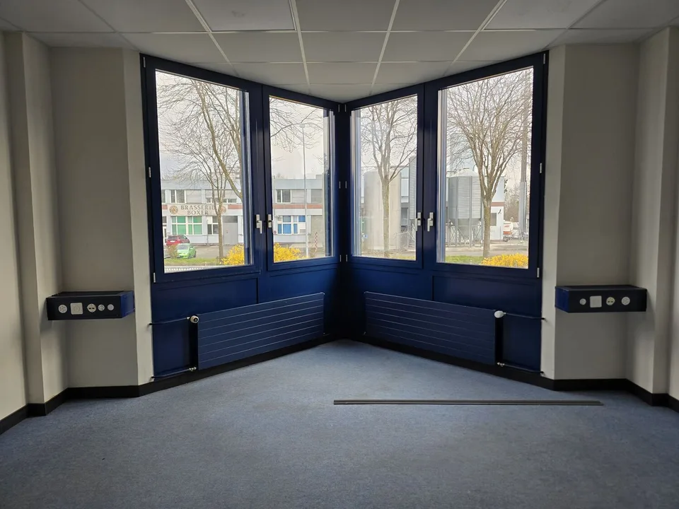 Office 280m2 – Near Highway/Train Station