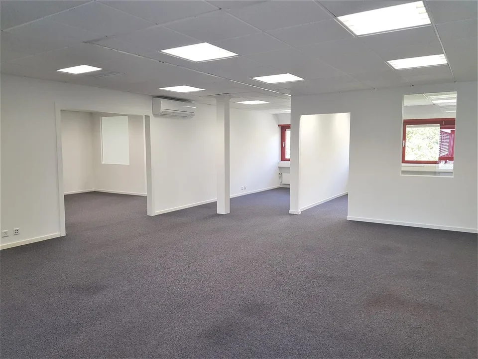Büro 138m² + Lager 8m² in sehr gutem Zustand – Sofort frei