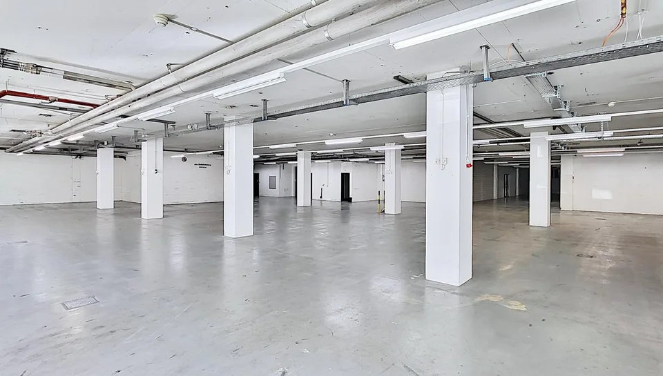 Ora anche superfici parziali da circa 600 m2 - Spazi commerciali/produzione a Egg vicino a Zurigo!