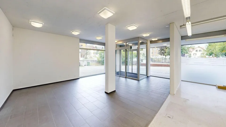 Prêt pour votre entreprise - Espace commercial flexible de 86 m² avec vitrine