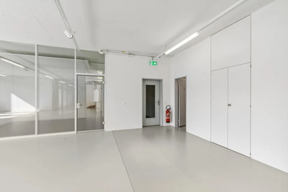 helle Büroräume mit grosszügigem Open Space