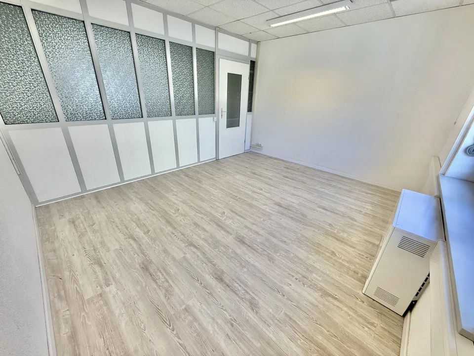 In affitto a Reconvilier spazio commerciale n. 3 di 14,70 m2