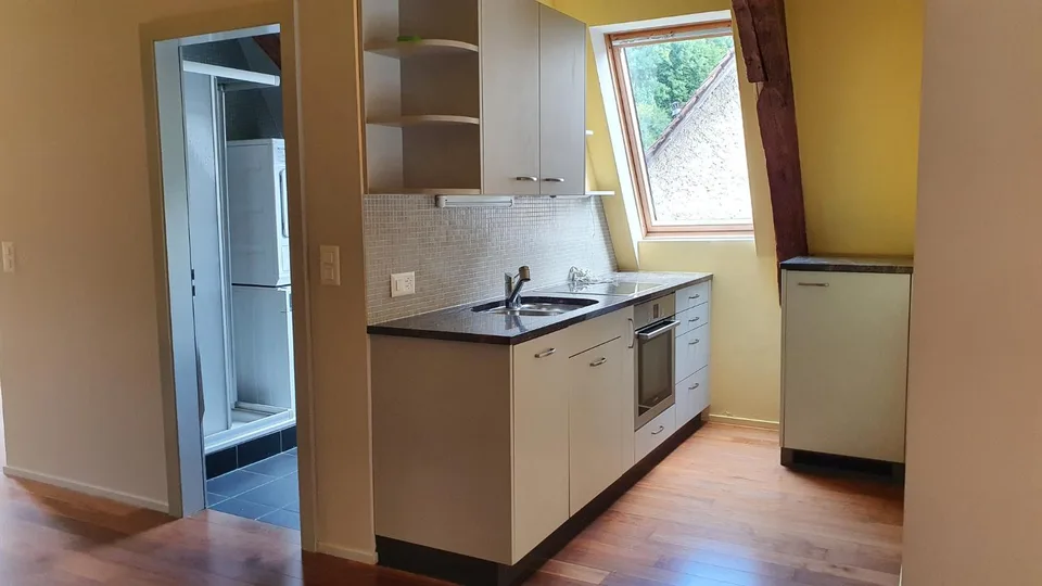 Platz der Kollegiatskirche 2, Valangin - 2-Zimmer-Wohnung im 3. Stock