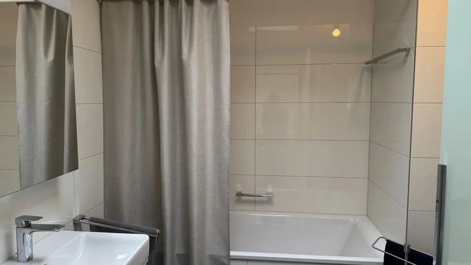 Reserviert - Möbliert | 3er-WG-Zimmer | Zürich| ZU VERMIETEN