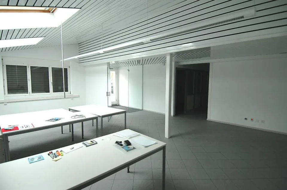 Spazio ufficio/pratica flessibile con parcheggio a Grenchen, 194 m²