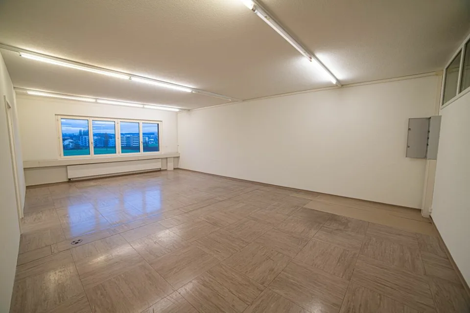 Office on the 2nd floor with practical room layout