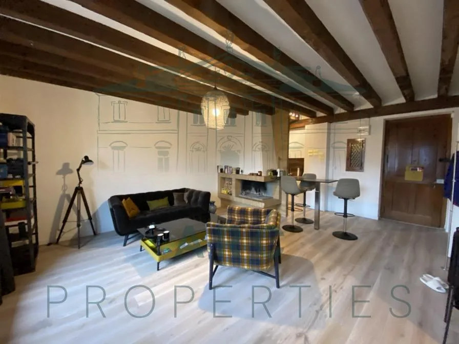 EAUX-VIVES - WOHNUNG VÖLLIG RENOVIERET