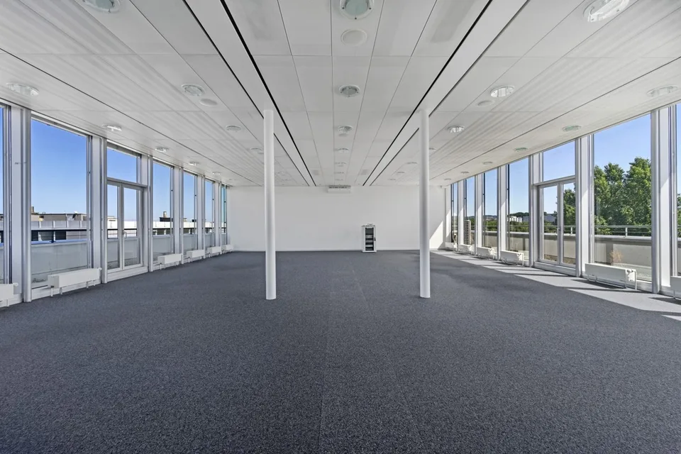 Espace de bureau exclusif avec terrasse panoramique - Votre vue sur le succès !