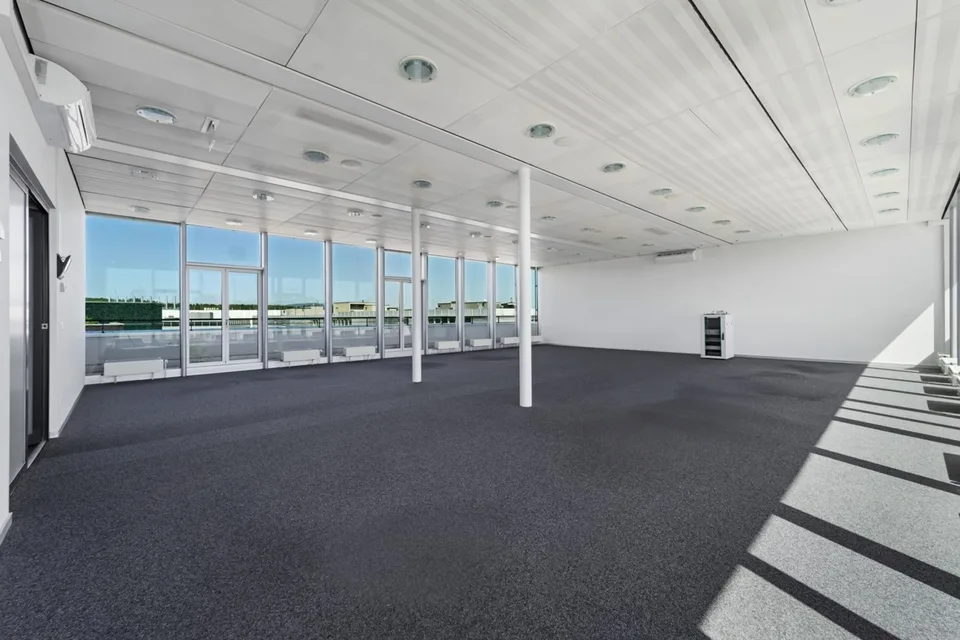 Espace de bureau exclusif avec terrasse panoramique - Votre vue sur le succès !