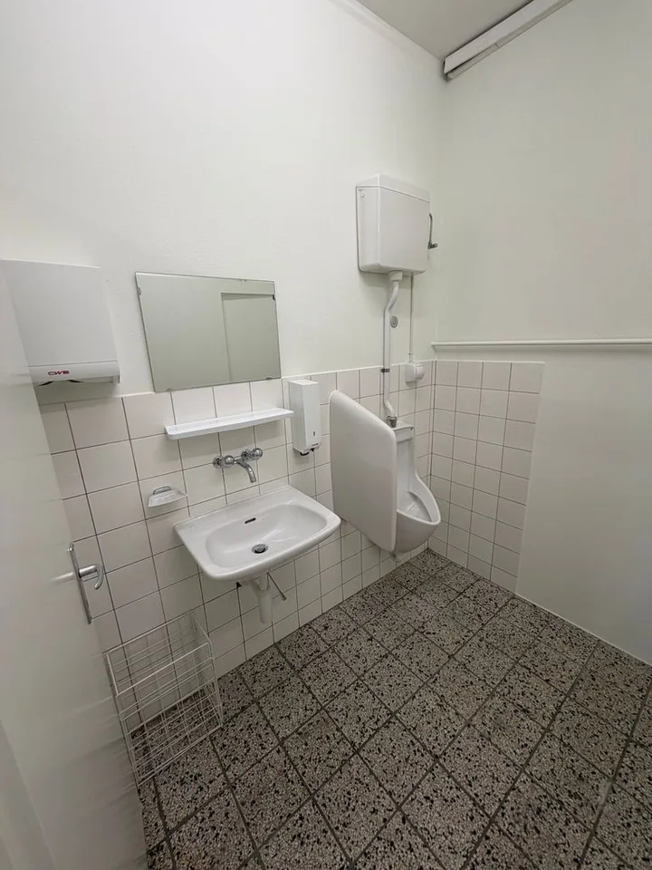 Gewerbefläche im 1.OG zu vermieten!