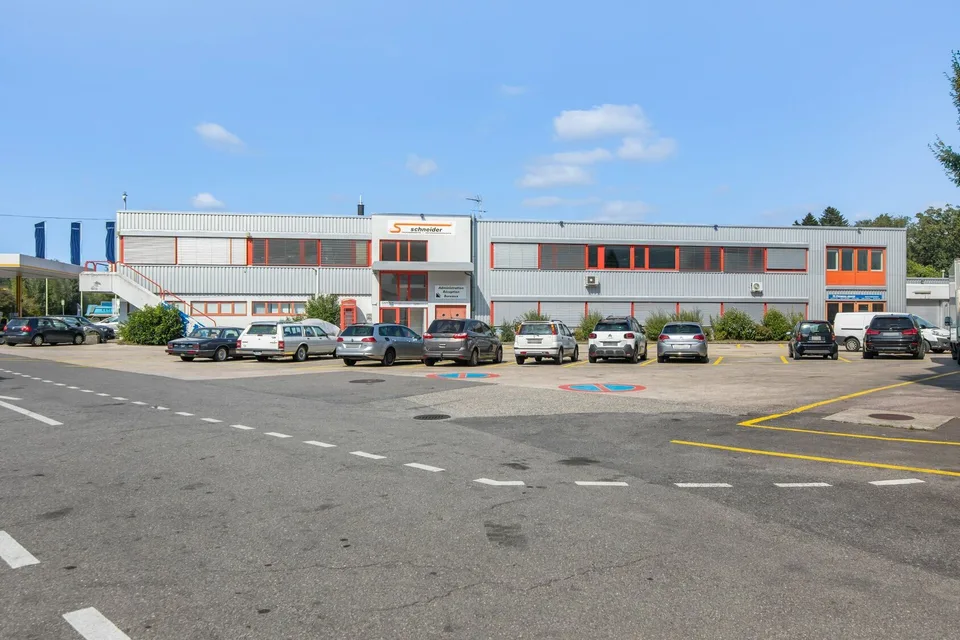 Fläche von 555m2 - Showroom - Büros oder Räume