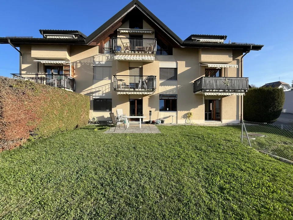 Büro / Pflegezentrum von etwa 132m2 mit Terrasse und Garten