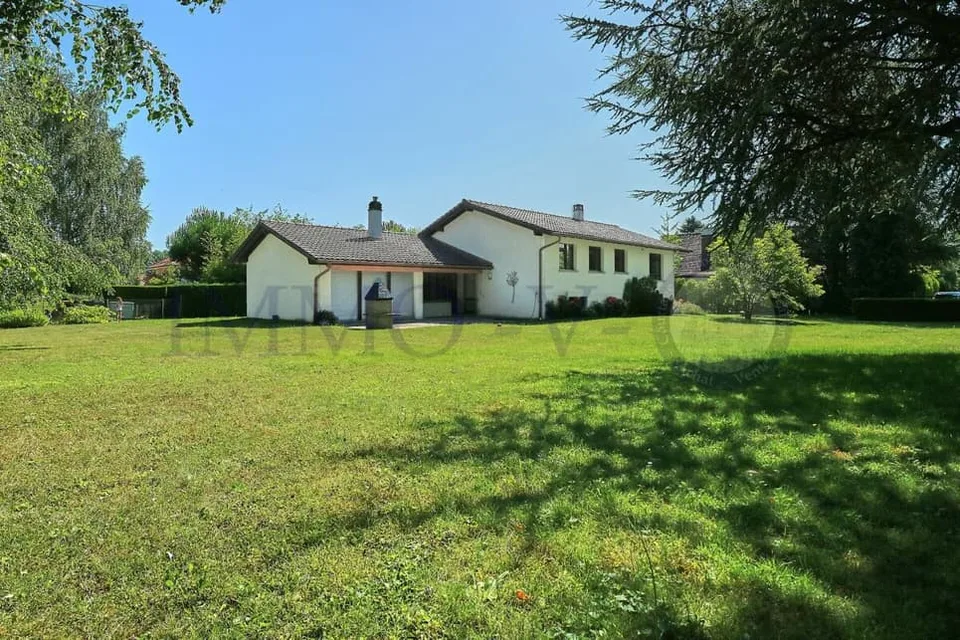 SPACIEUSE VILLA AVEC GRAND JARDIN IDYLLIQUE