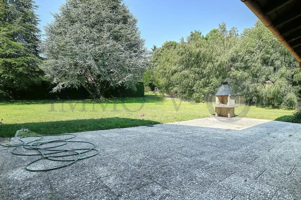 VILLA SPAZIOSA CON GRANDE GIARDINO IDILLICO