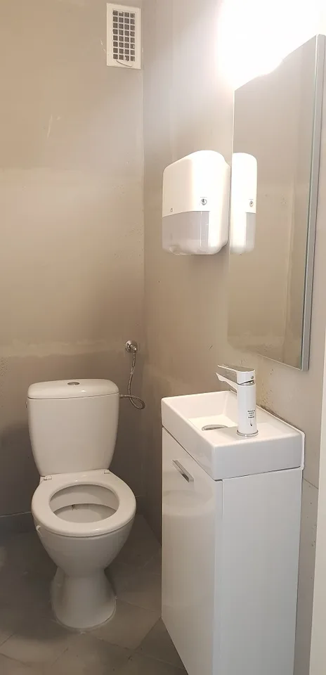 Commercial 10 rooms
