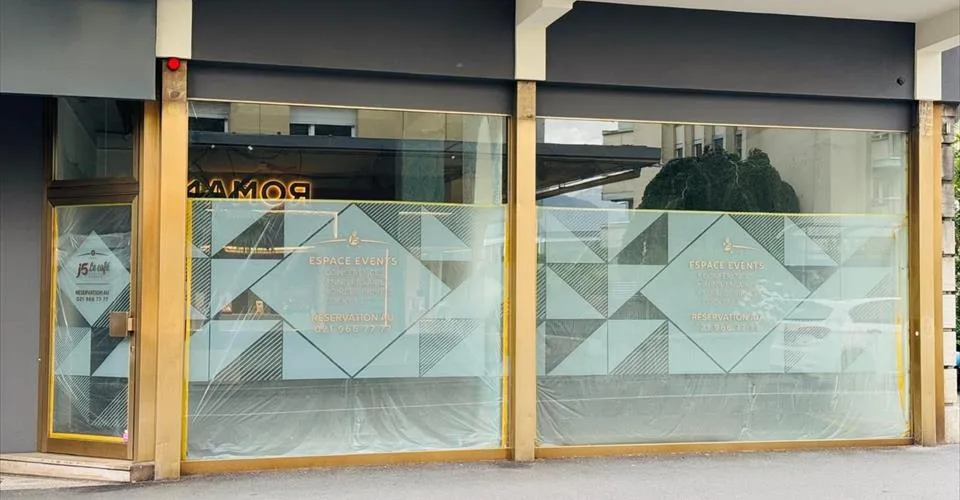 Spazio commerciale di 3 stanze