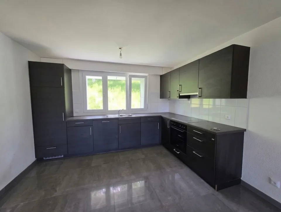 Appartamento da sogno di 4,5 stanze con vista sulla città, completamente ristrutturato