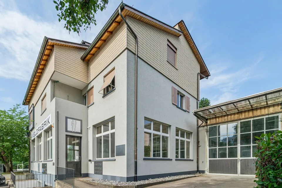 Vielseitige Gewerbefläche/Werkstatt mit Showroom-Charakter zu vermieten!