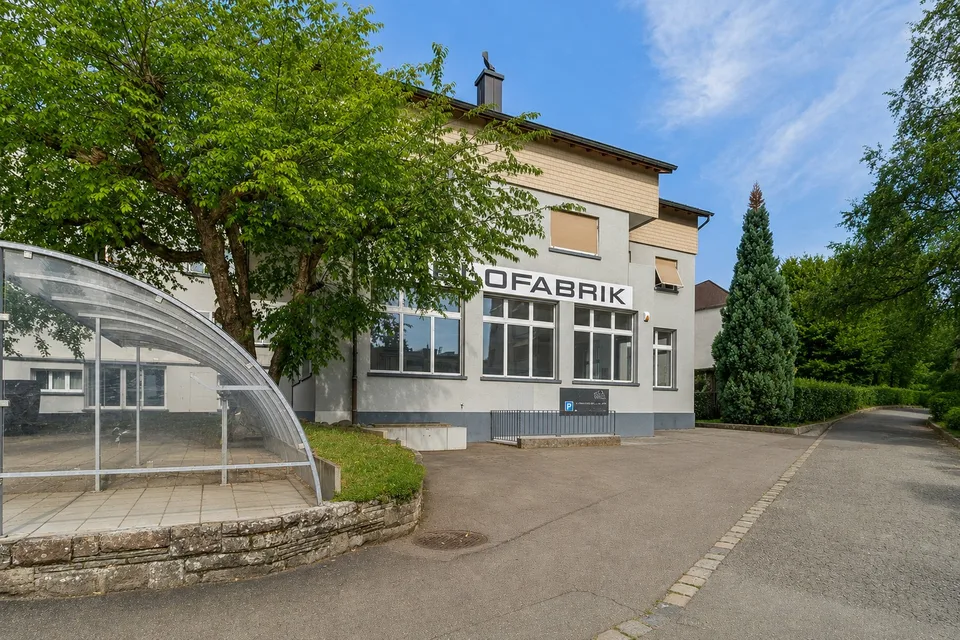 Vielseitige Gewerbefläche/Werkstatt mit Showroom-Charakter zu vermieten!