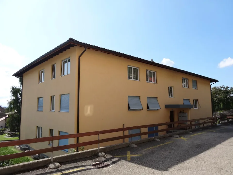 Rue des Fontaines 54, Cornaux - 3-Zimmer-Wohnung im Erdgeschoss