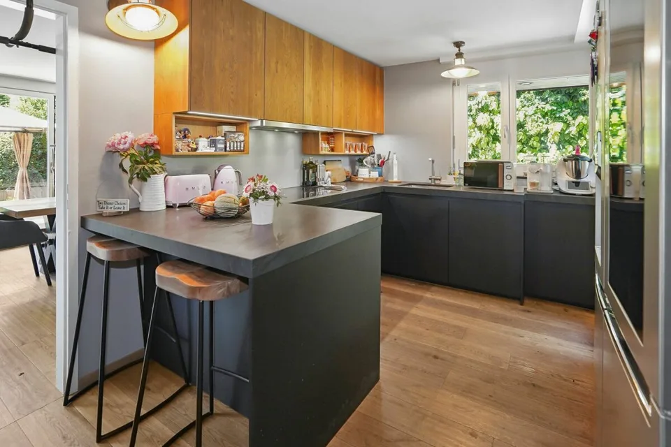 Casa unifamiliare di design esclusivo con piscina a Oberwil