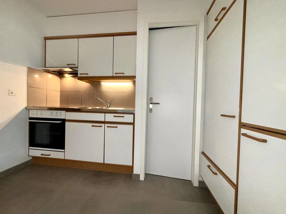Sion, Stadtzentrum, 2 Zimmer im 2. Stock mit Südbalkon