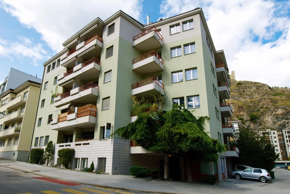 Sion, Stadtzentrum, 2 Zimmer im 2. Stock mit Südbalkon