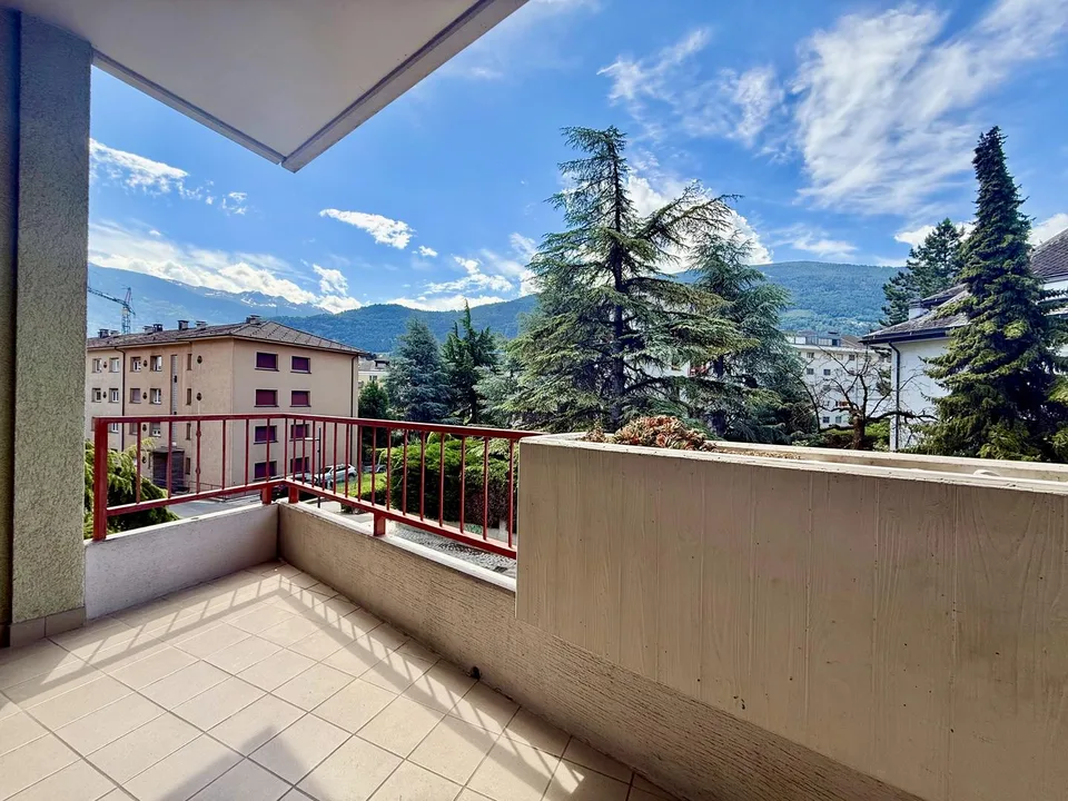 Sion, centre ville, 2 pièces au 2e étage avec balcon sud