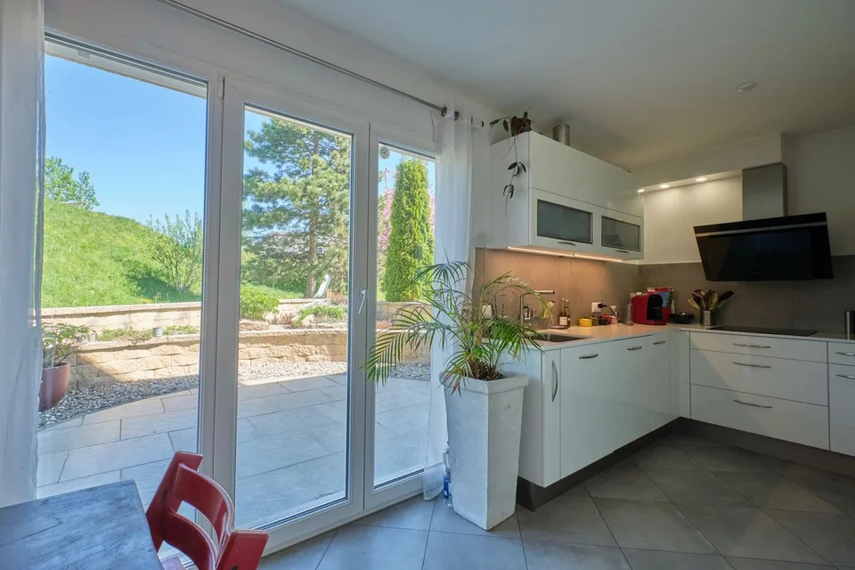 Bellissima villa ad angolo con ampio giardino