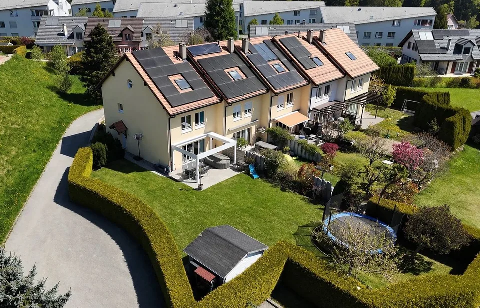 Bellissima villa ad angolo con ampio giardino