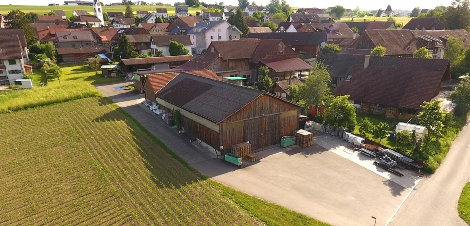 Ebenerdige, helle Gewerbe-Liegenschaft