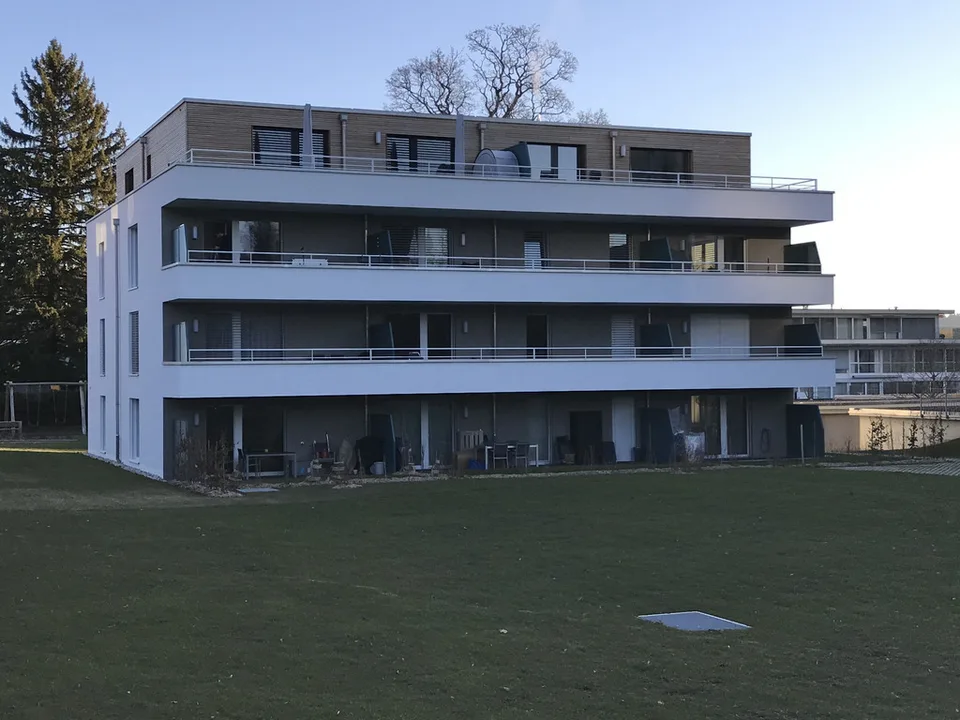 Gedeckter Parkplatz
