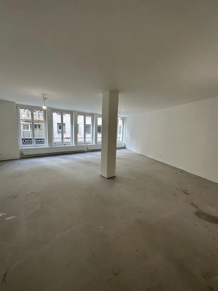 Point d'affaires : Espace de pratique/bureau moderne dans un emplacement de choix