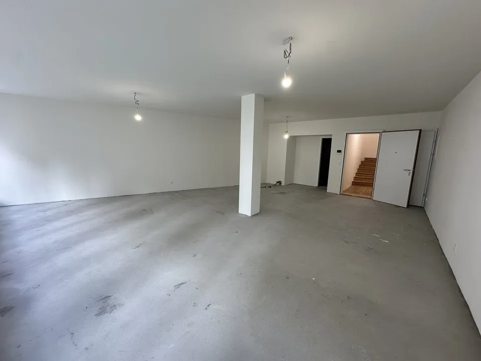 Point d'affaires : Espace de pratique/bureau moderne dans un emplacement de choix